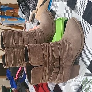 Womens 7.5 dress boots!